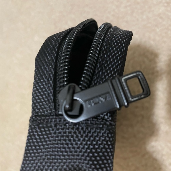 NEW! Tumi for Delta 1st class travel mini case - Picture 3 of 7